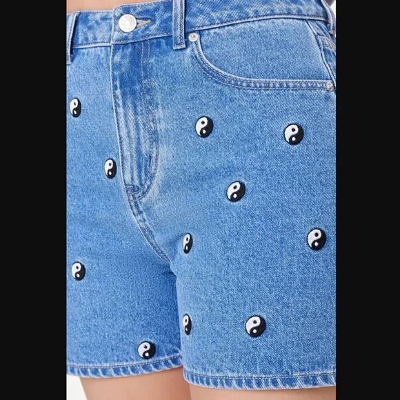 Forever 21 Embroidered Yin Yang Denim Shorts M - Picture 6 of 10